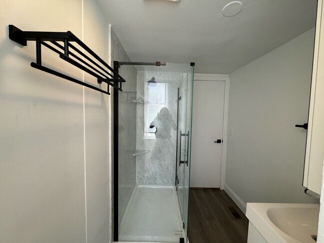 Building Photo - 7 Bed/3 Bath Mins. from UC Campus $750/pp ...