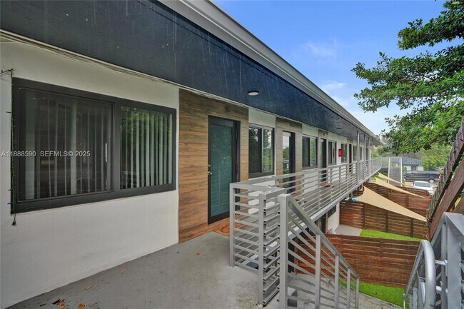 Building Photo - 335 SW 20th St