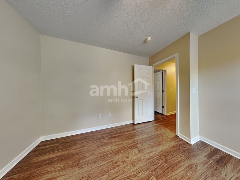 Building Photo - 122 Duraleigh Rd