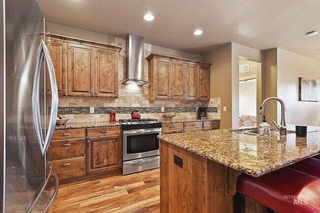 Building Photo - Pet Friendly Home Near The Foothills!