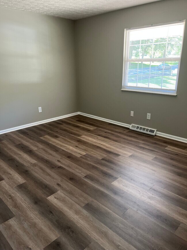 Building Photo - Green Acres - 4963-4967