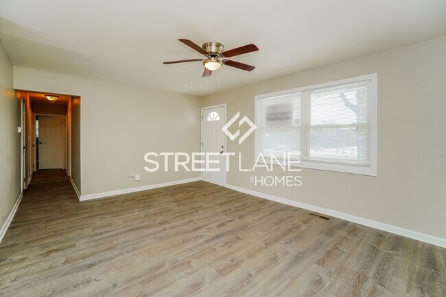 Building Photo - REDUCED!