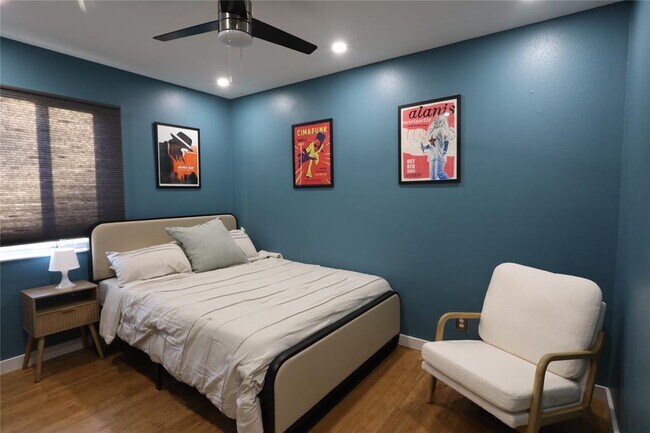 Building Photo - 1304 Summit St