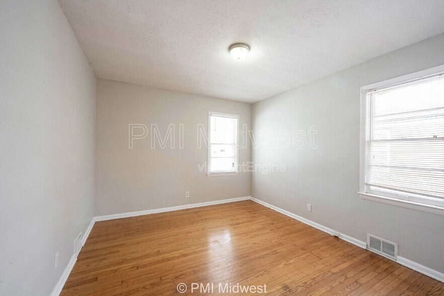 Building Photo - 5005 Indianola Ave