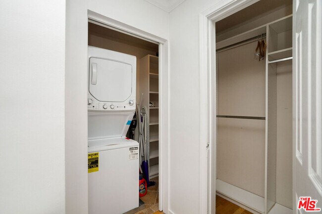 Building Photo - 2101 Ocean Ave