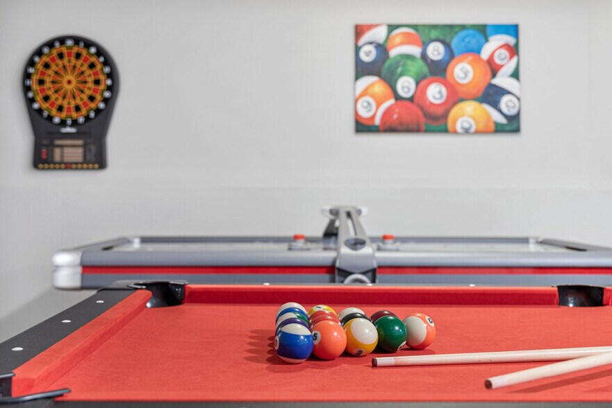 Building Photo - 1044 N California Ave