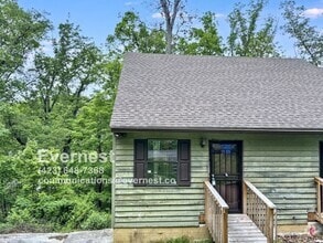Building Photo - 3307 Pinewood Terrace