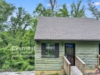 Building Photo - 3307 Pinewood Terrace