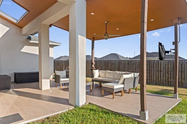 Building Photo - 32 Stone Oak Dr