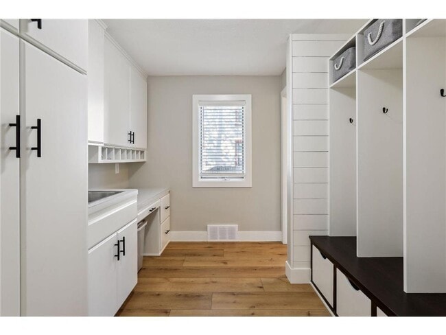 Building Photo - 311 Park St E