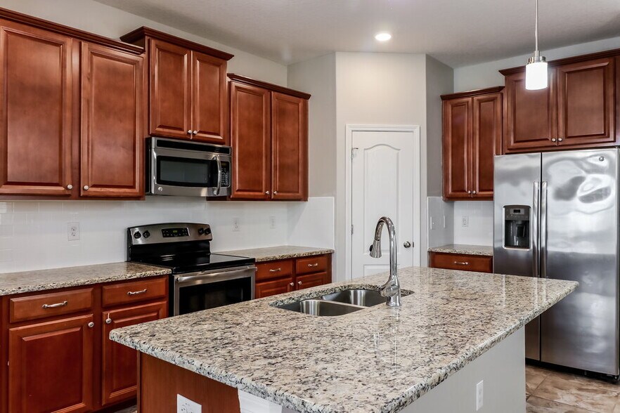 Building Photo - 11622 Lake Blvd