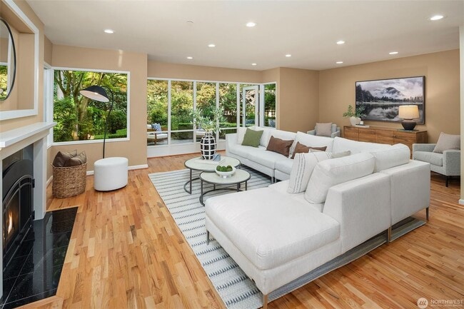 Building Photo - 5bd/4ba Mercer Island Home