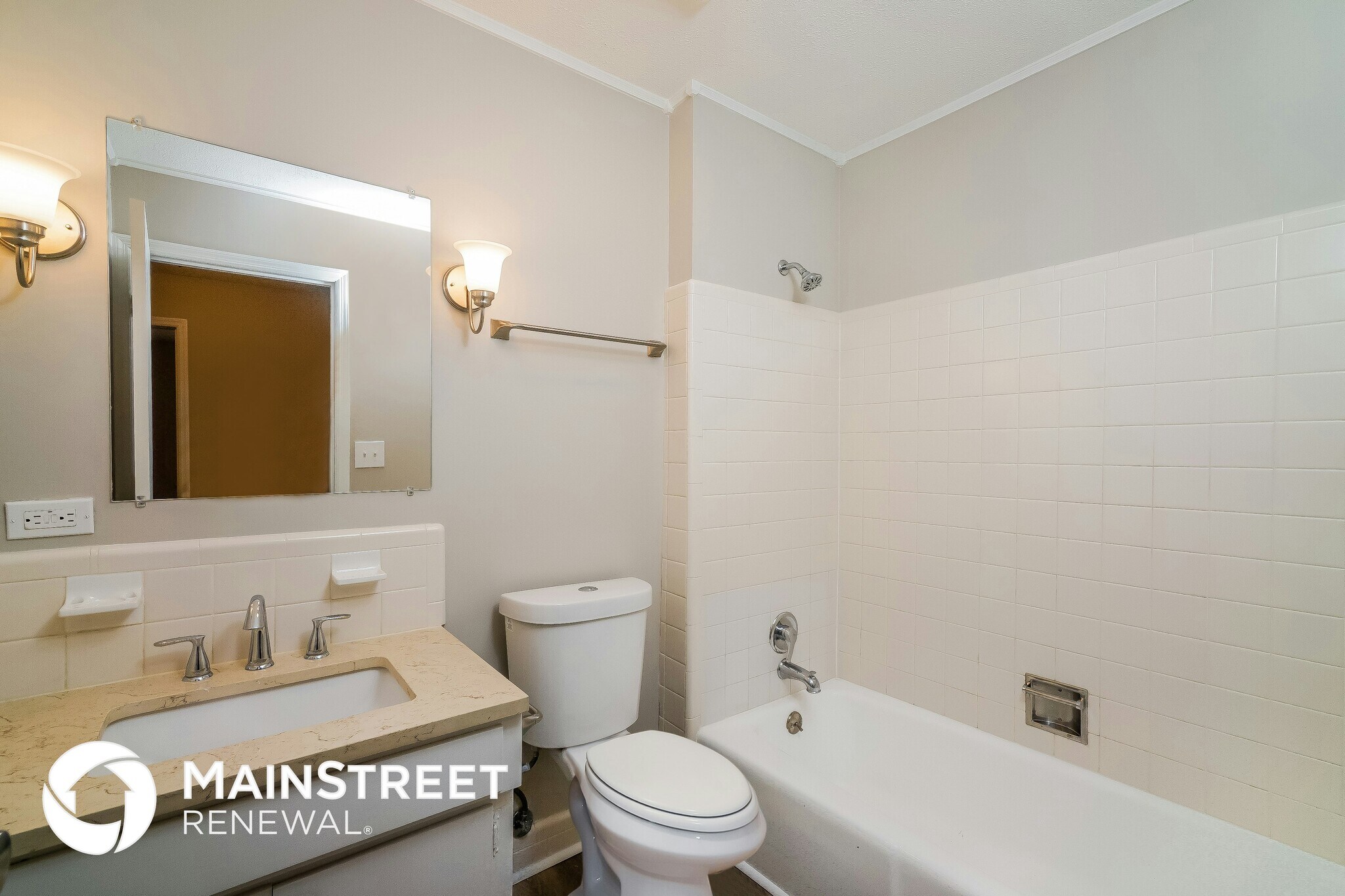 Building Photo - 6907 Mariemont Dr