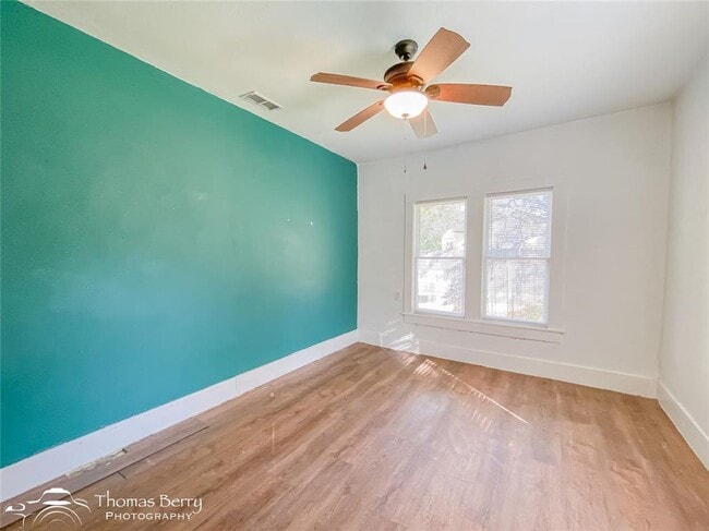 Building Photo - 2807 Russell Ave