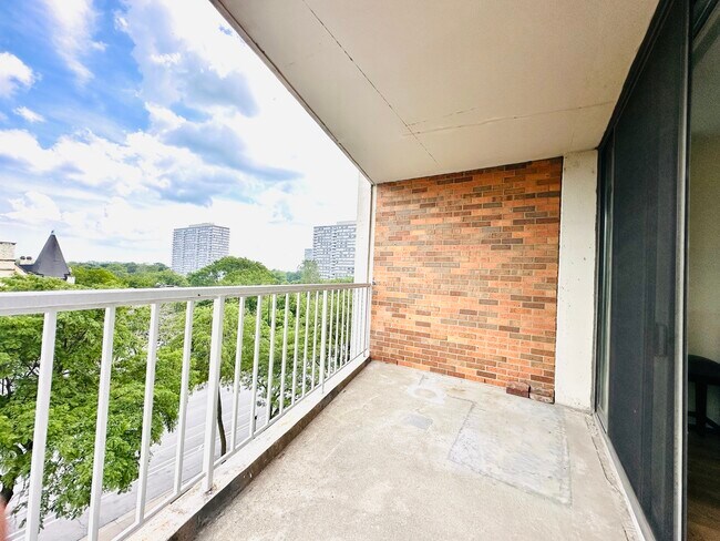 Building Photo - 3100 S King Dr