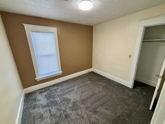 Building Photo - 306/308w2nd