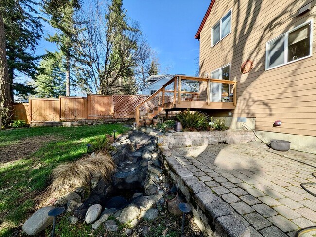 Building Photo - Spacious SW Tigard Retreat with Entertainer’s Backyard & Modern Chef’s Kitchen
