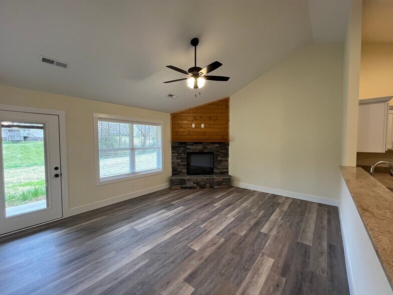 Building Photo - 1825 Kim Watt Dr