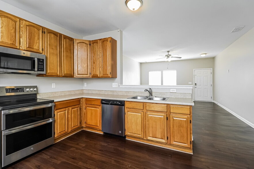 Building Photo - 4828 Abercromby St