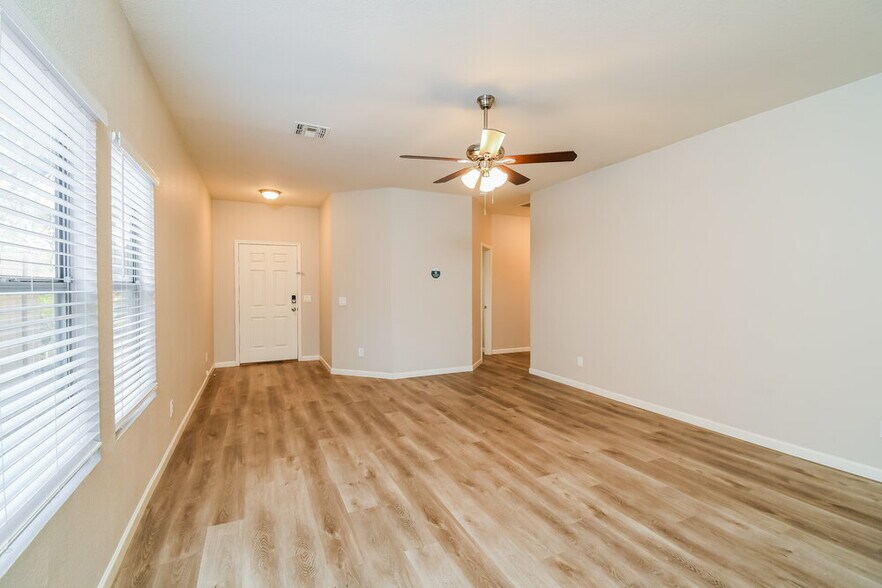 Building Photo - 10434 E Azalea Ave