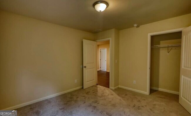 Building Photo - 6571 Bluffview Dr