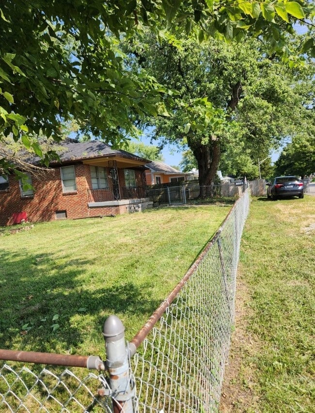 Building Photo - Duplex