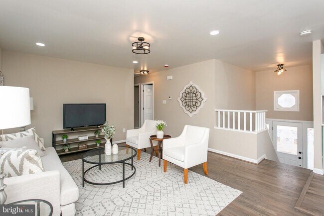 Building Photo - 5026 Preston Ln