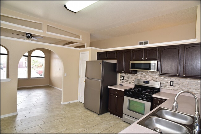 Building Photo - 14149 Warren Belin Dr