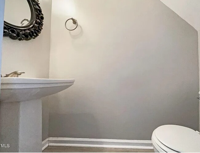 Building Photo - 203 Canyon Lake Cir