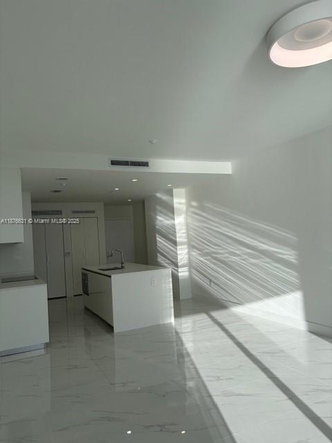 Building Photo - 700 NE 24th St