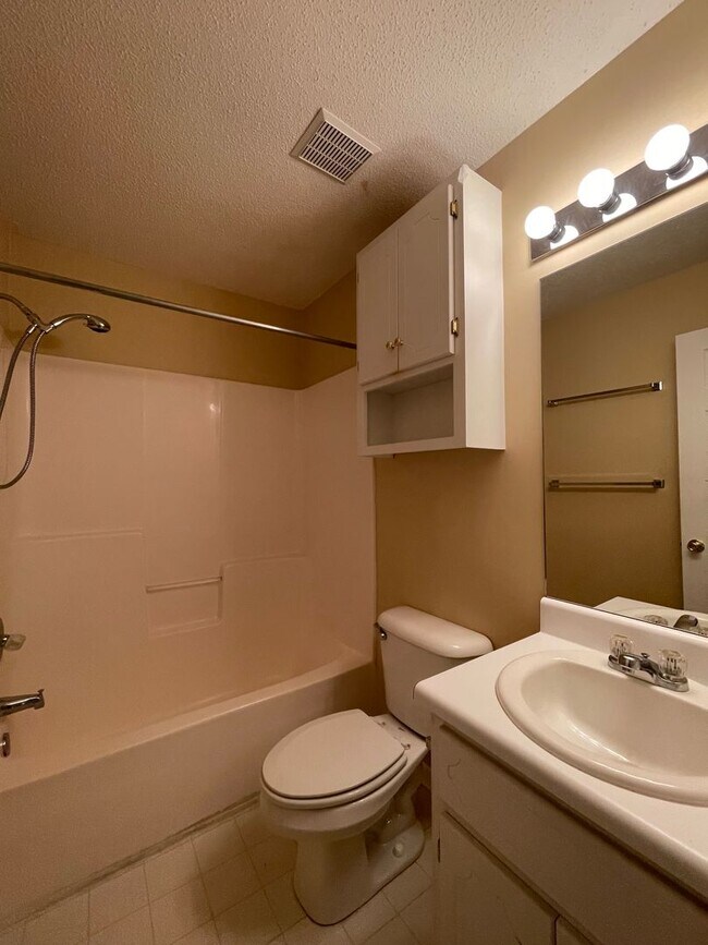 Building Photo - 135 S Spring View Dr