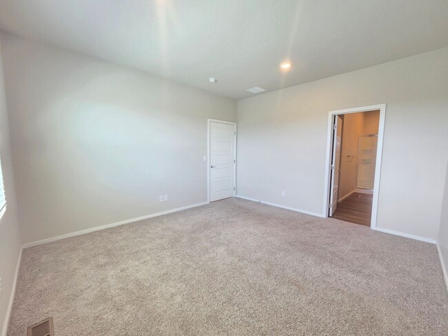 Building Photo - 5428 E Bridgeport Ct