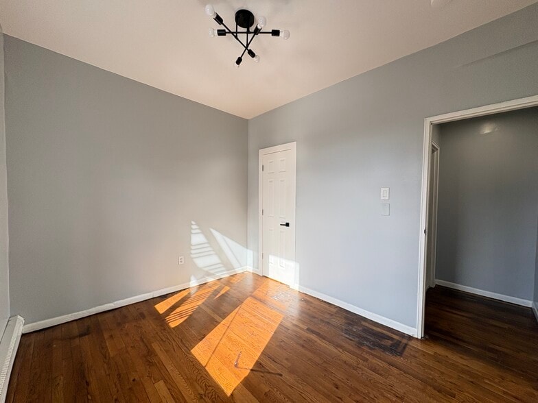 117 Wade St 2F - 121 Wade St