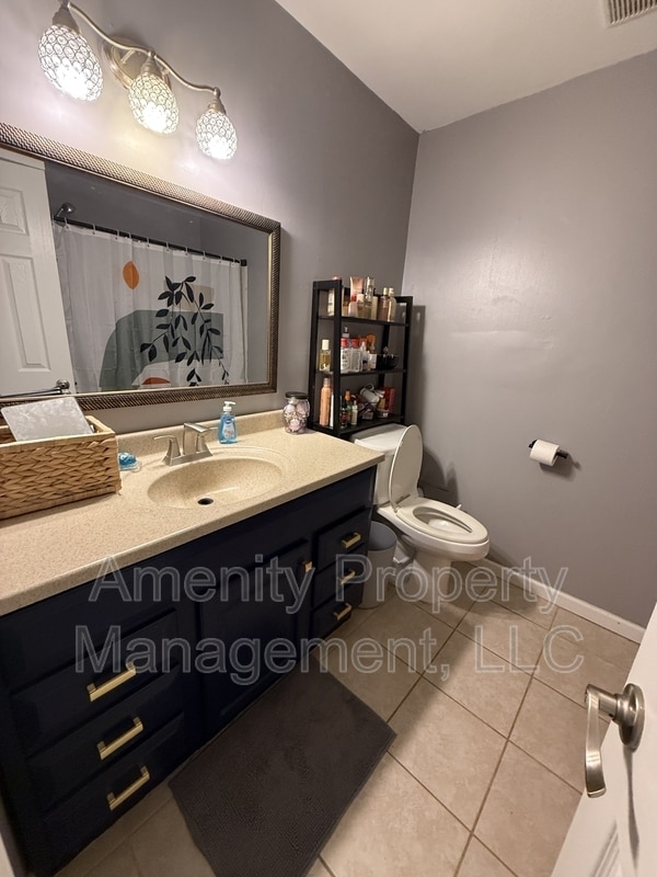 Building Photo - 749 Linden Ct