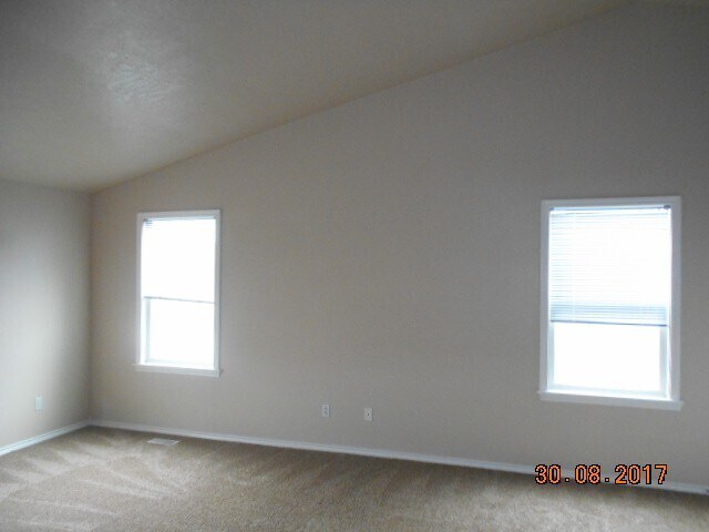Building Photo - NE Meridian 4 Bedroom Home for Rent w 3 car garage