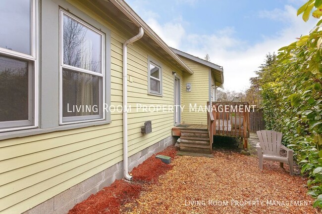 Building Photo - 10161 N Iris Way