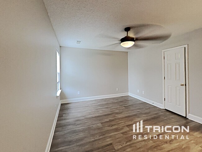 Building Photo - 209 Oakpointe Dr