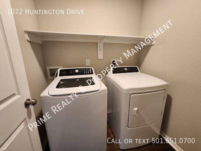 Building Photo - 1072 Huntington Dr