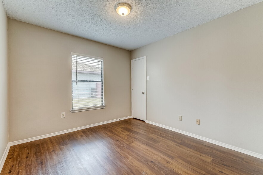 Building Photo - 1228 Nelson Pl