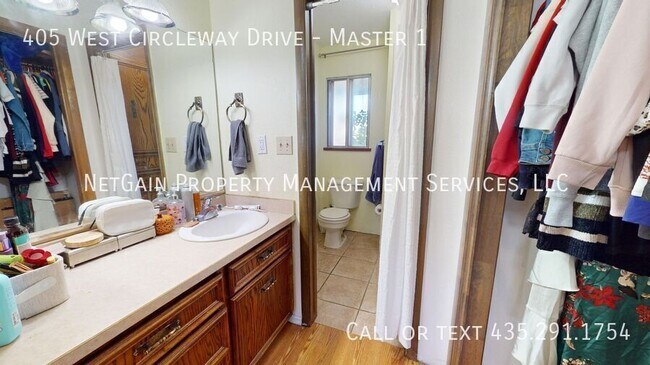 Building Photo - 405 Circleway Dr