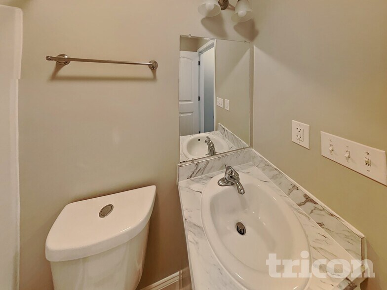 Building Photo - 1336 Allmon Dr