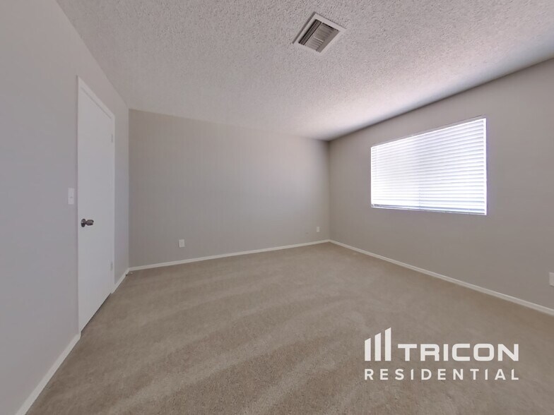 Building Photo - 8931 W Cinnabar Ave