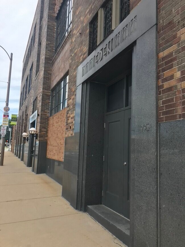 Building Photo - 1720 Chouteau Ave