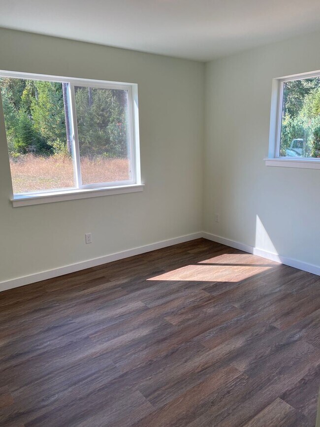 Building Photo - 3bd 2.5ba Home in Belfair on 2.5 Acres