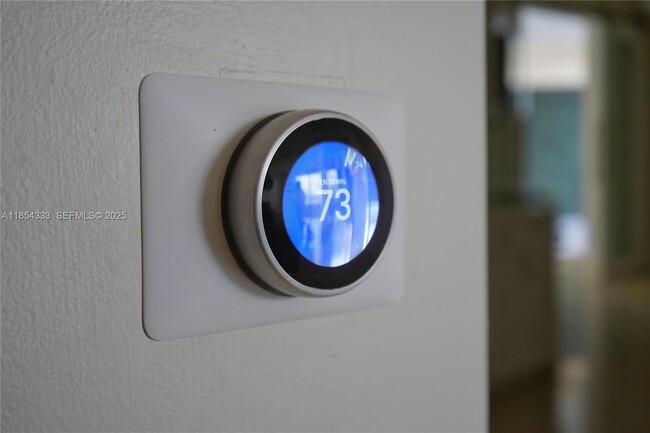 Building Photo - 848 Brickell Key Dr