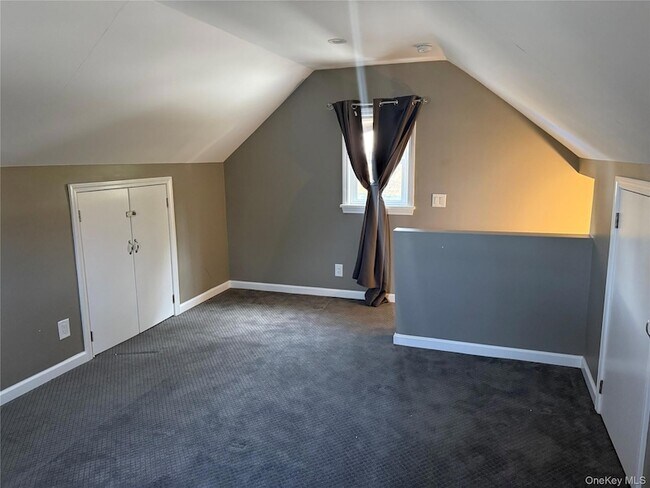 Building Photo - 10 Hillside Terrace