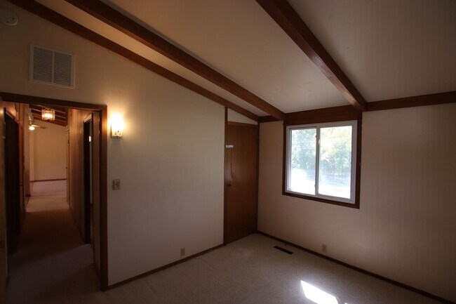 Building Photo - 405 Hamilton St