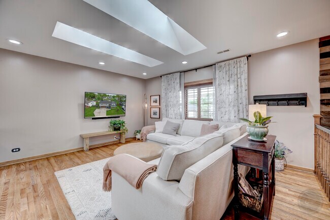 Building Photo - 7215 Larchwood Ln