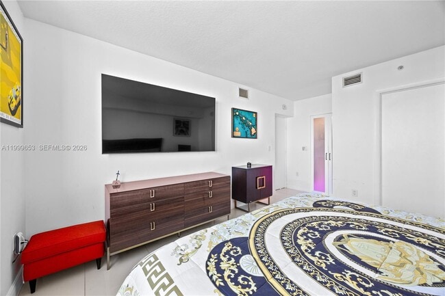 Building Photo - 1861 NW S River Dr