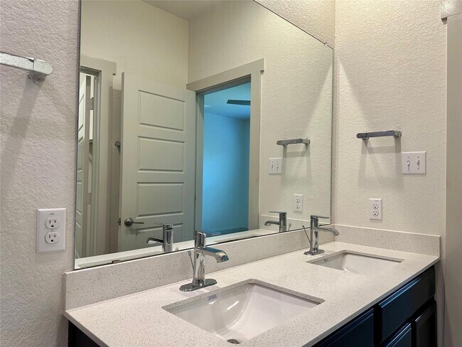 Building Photo - 5132 Vanner Path